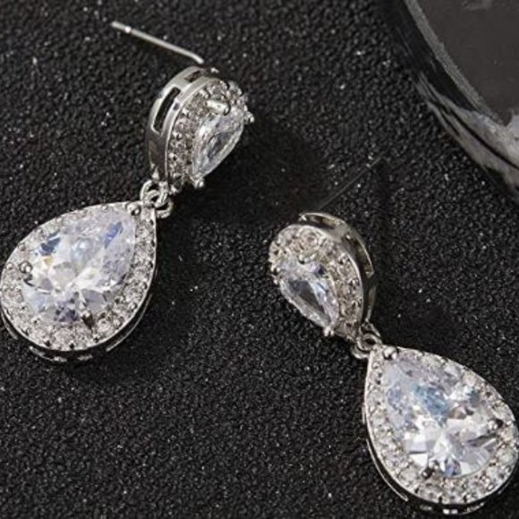 Rhinestone Dangle -Teardrop Bridal Earrings - Picture 1 of 3